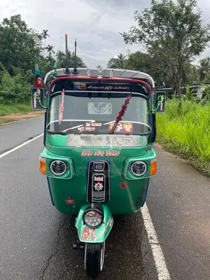 Bajaj RE 2011
