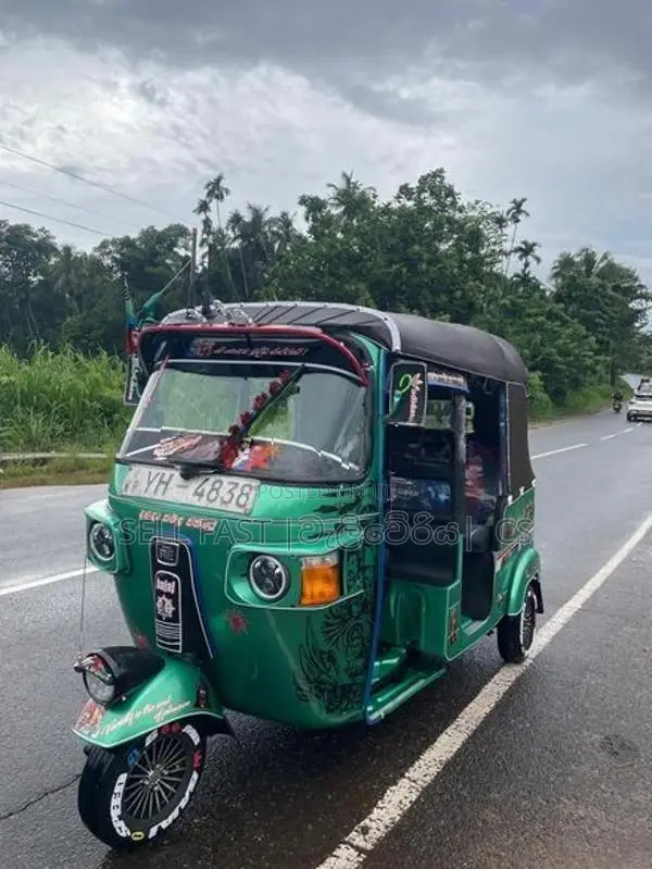 Bajaj RE 2011