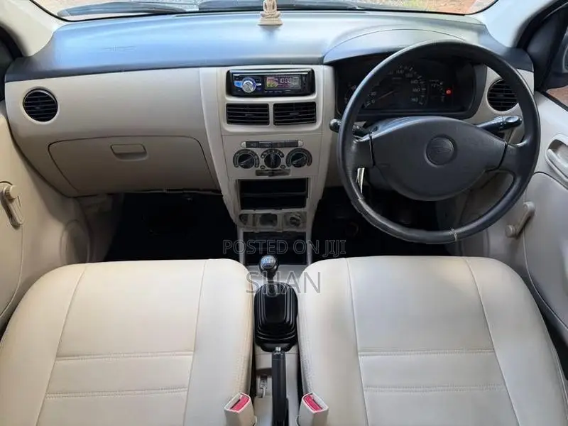 Daihatsu Mira 2006