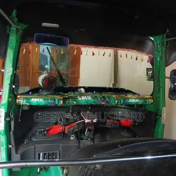 Bajaj RE 2015