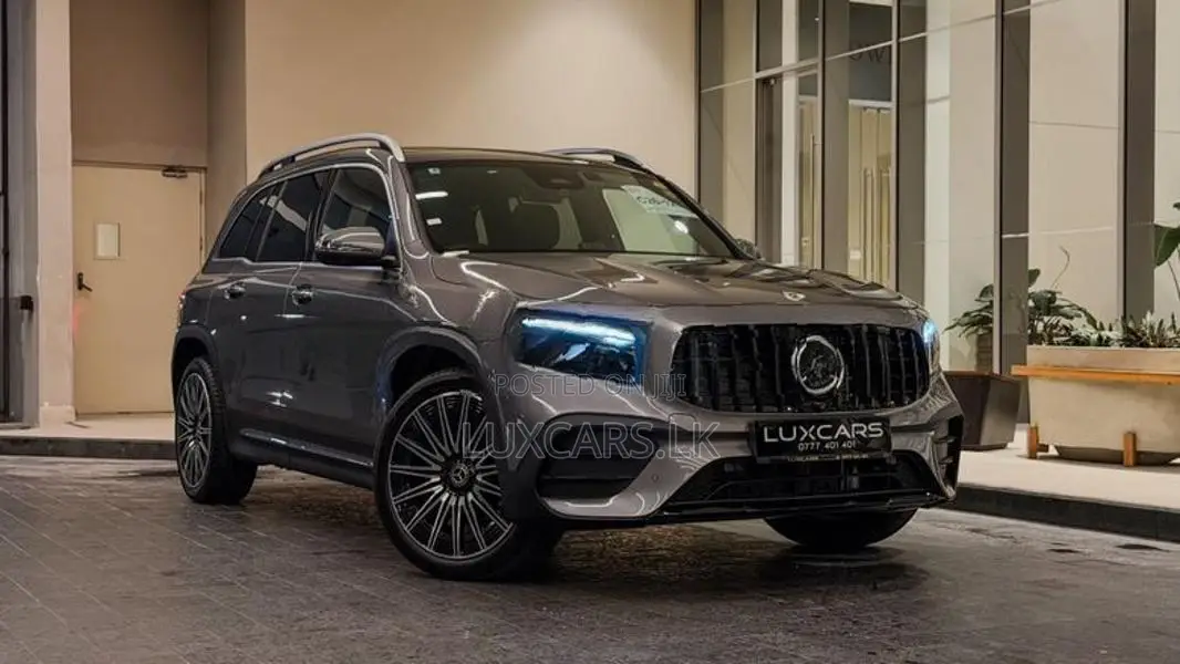 Mercedes Benz GLB 180 AMG LINE Plus 2025