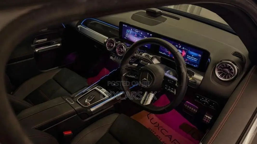Mercedes Benz GLB 180 AMG LINE Plus 2025