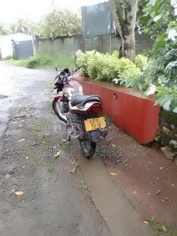 TVS Victor 2005