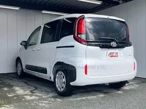Toyota Sienta G HEV 7 Seater 2025