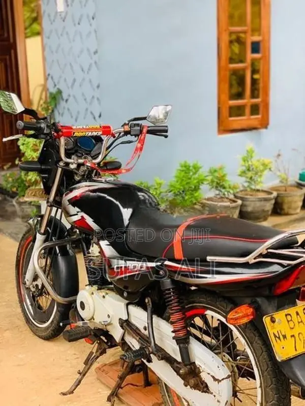 Bajaj CT100 2013