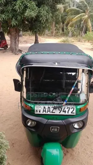Bajaj RE 2015