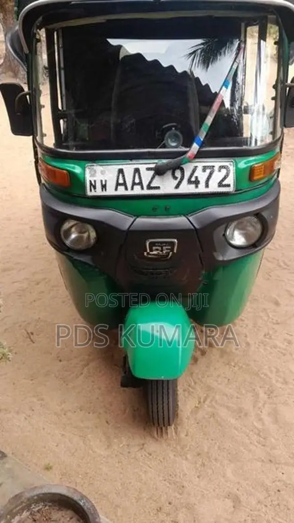 Bajaj RE 2015