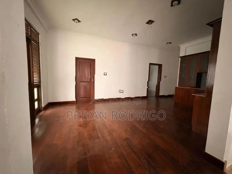 Piliyandala Koskanatta Road 06 BR House on 12.5 Perches of Land for Sa