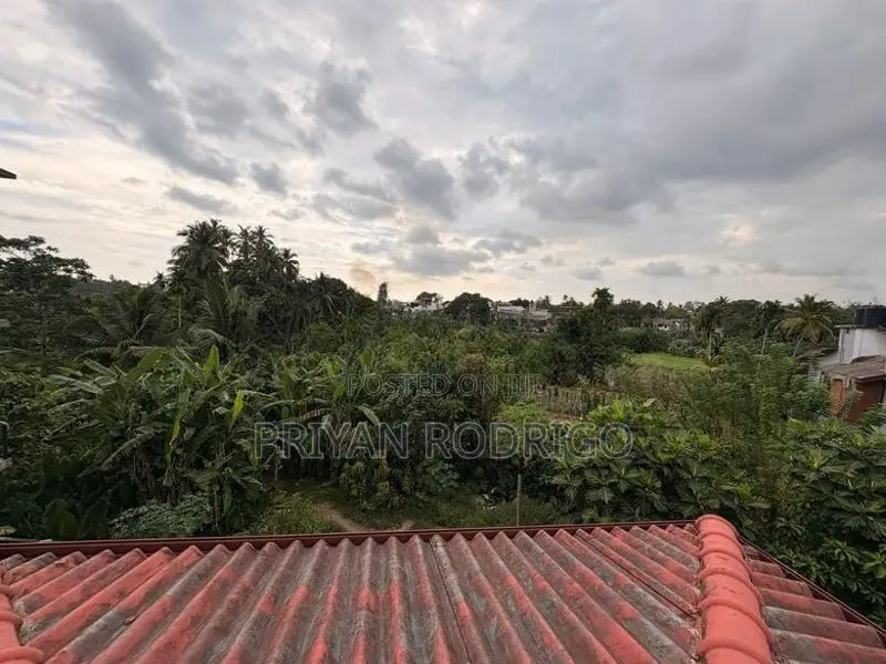 Piliyandala Koskanatta Road 06 BR House on 12.5 Perches of Land for Sa