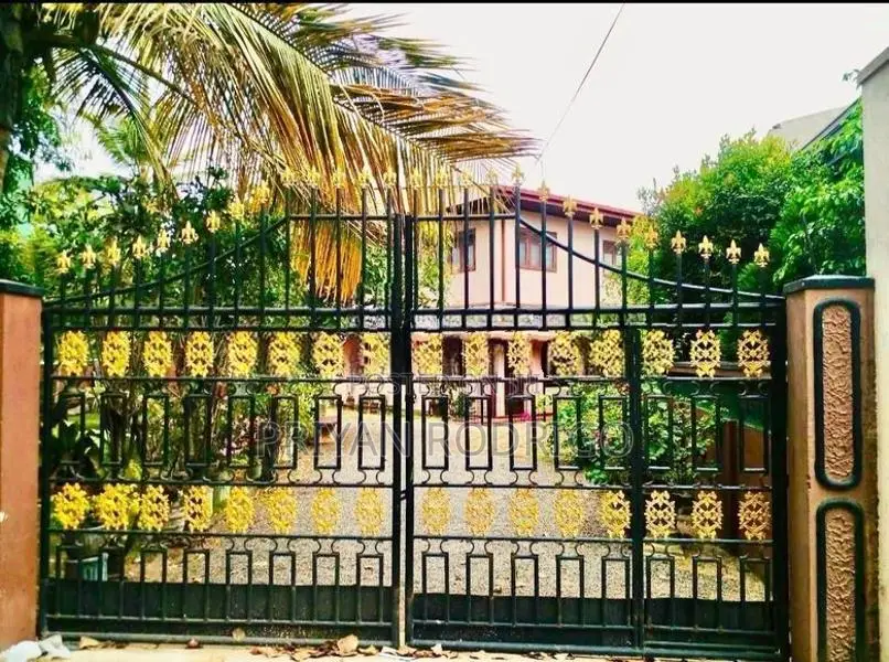 Moratuwa 02 Storied House on 25.1 Perches of Land for Sale
