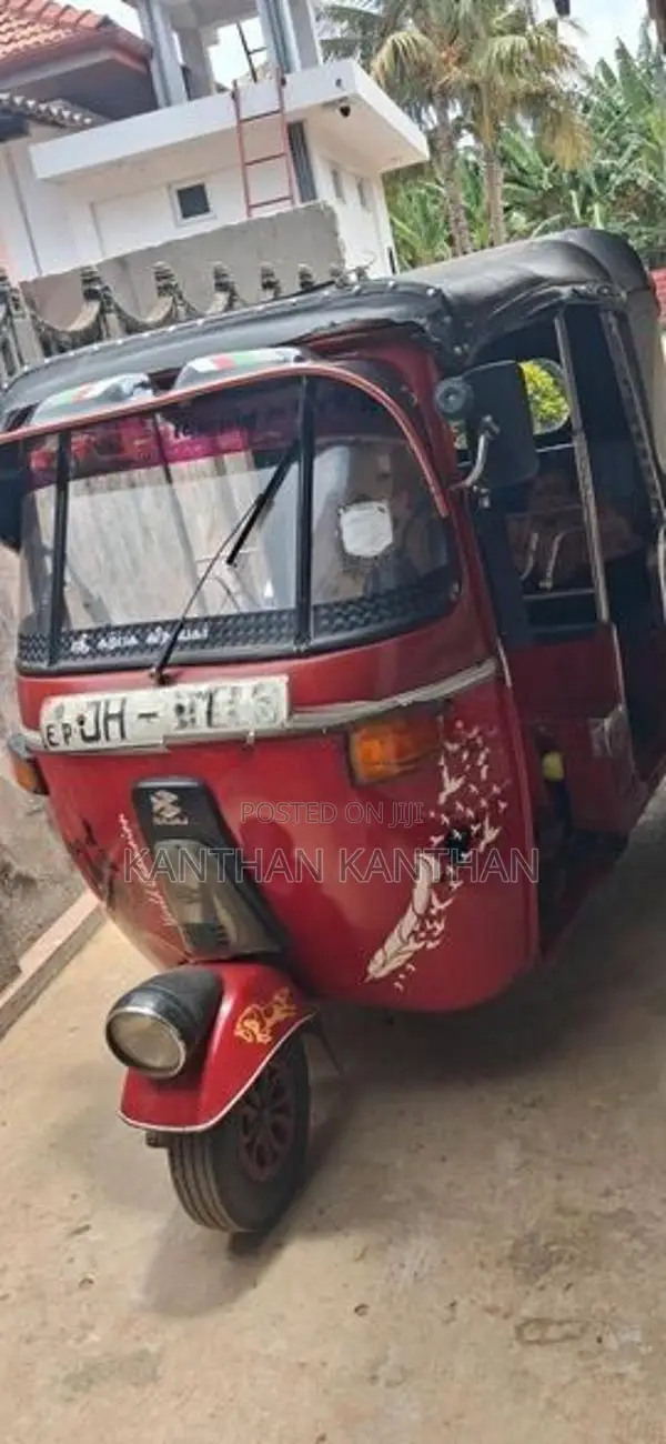 Bajaj RE 2012