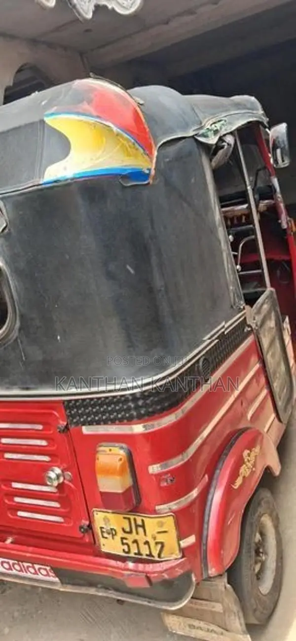 Bajaj RE 2012