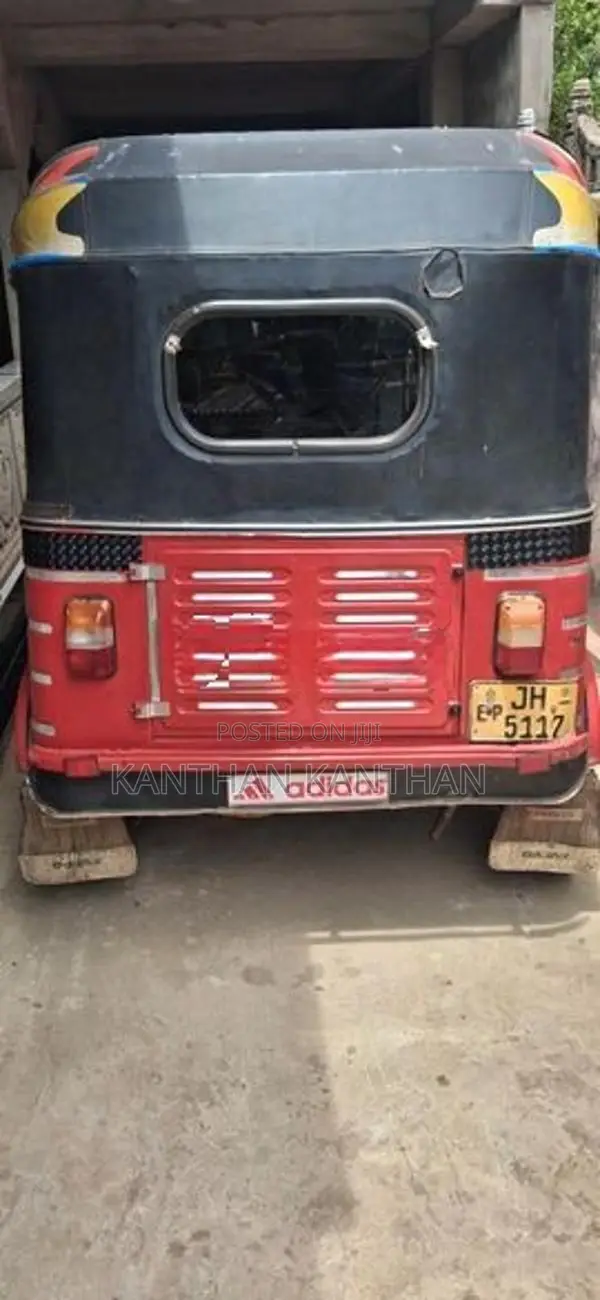 Bajaj RE 2012