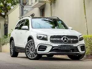 Mercedes Benz GLB 180 AMG 2025