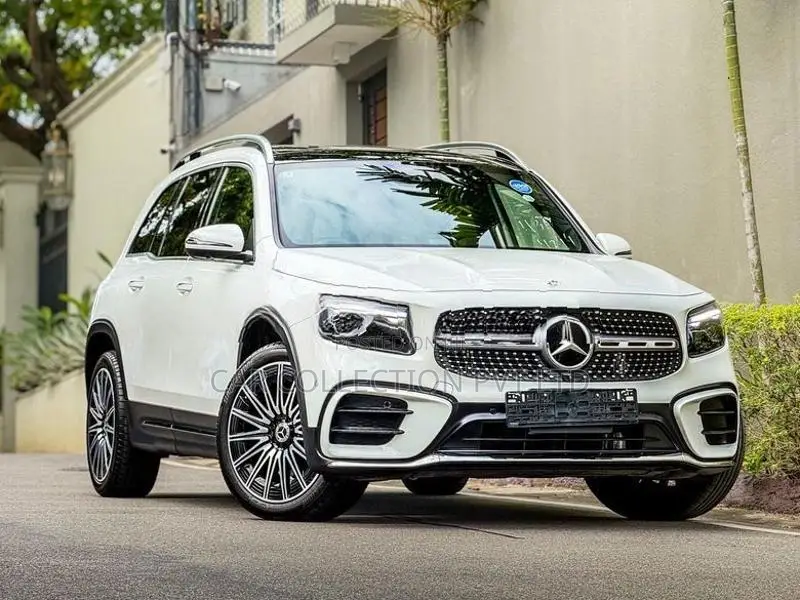 Mercedes Benz GLB 180 AMG 2025