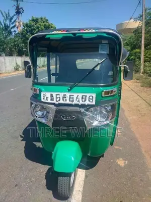 Bajaj RE 2025