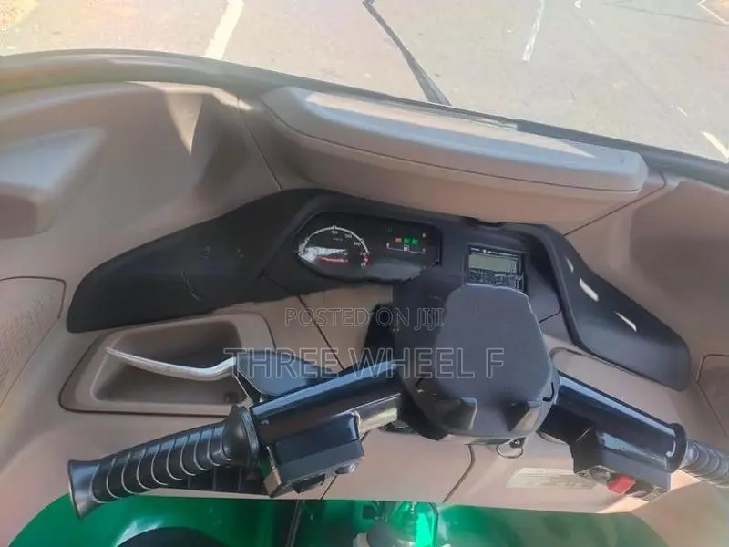 Bajaj RE 2025