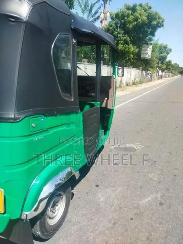 Bajaj RE 2025