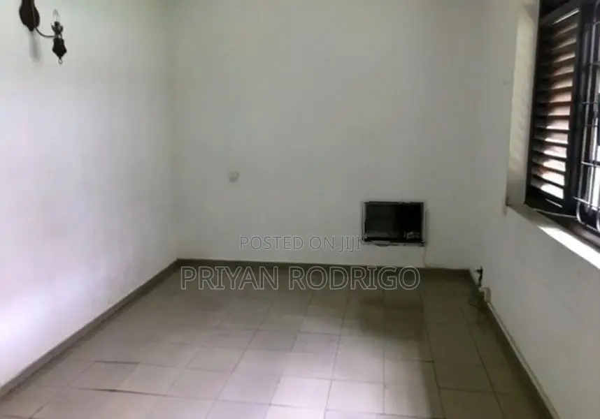 Dehiwala Nedimale, 35.7 Perches of Land with an Old House for Sale