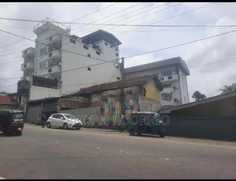 Pitakotte, 17.1 Perches of Commercial Land with and Old House for Sale