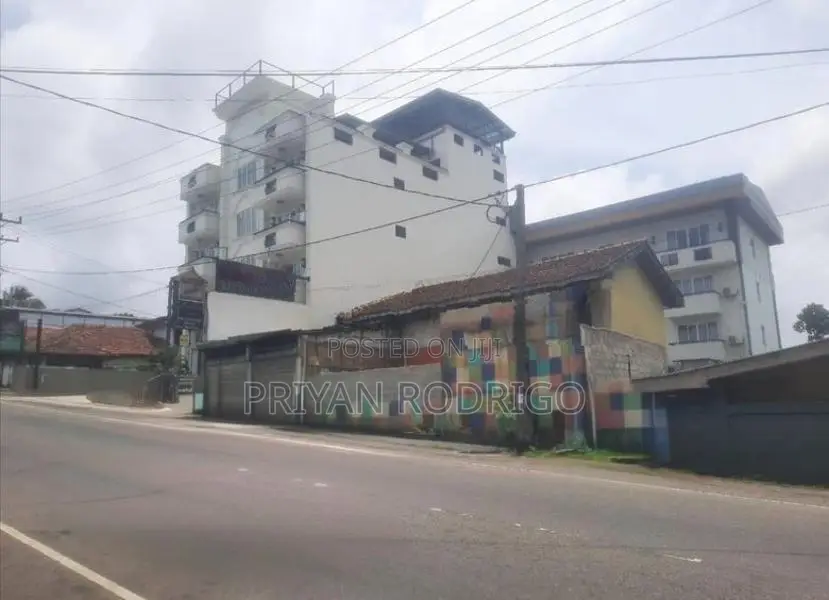 Pitakotte, 17.1 Perches of Commercial Land with and Old House for Sale