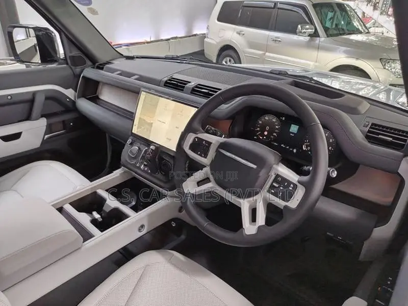 Land Rover Defender P300 X-Dynamic SE 2026