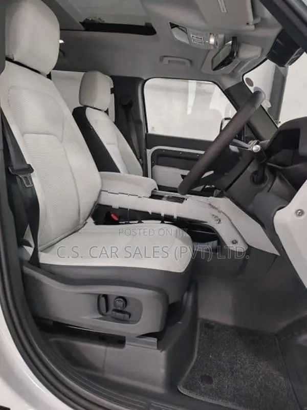 Land Rover Defender P300 X-Dynamic SE 2026