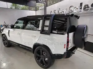 Land Rover Defender P300 X-Dynamic SE 2026