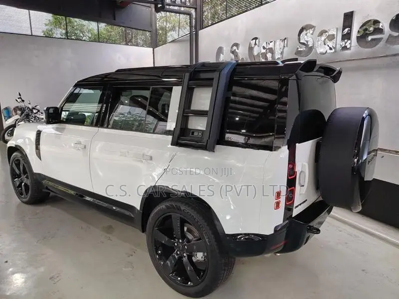 Land Rover Defender P300 X-Dynamic SE 2026