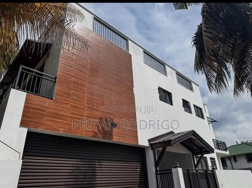 Mount Lavinia 3 Storied 5 BR Large House on 11 Perches of Land for Sal