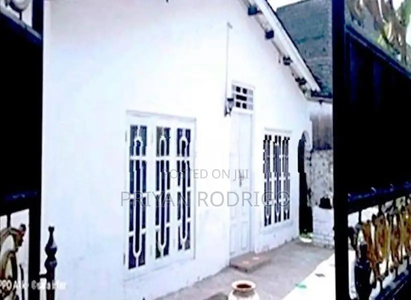 Wellampitiya 09 Perches of Land with House For Sale