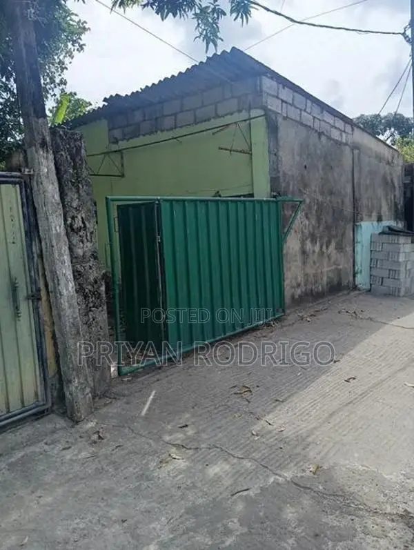 Kotte, Madiwela Off bird park 7 perch rectangular land for Sale