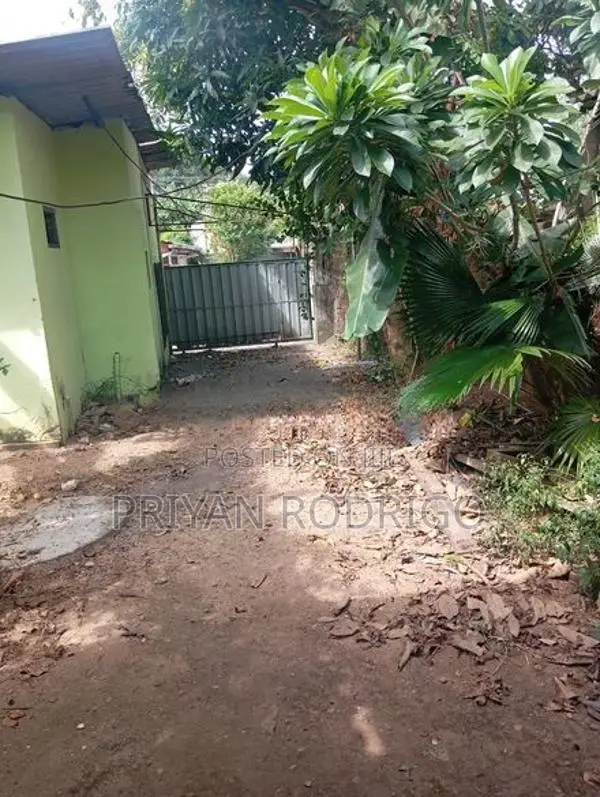 Kotte, Madiwela Off bird park 7 perch rectangular land for Sale