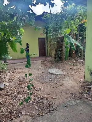 Kotte, Madiwela Off bird park 7 perch rectangular land for Sale