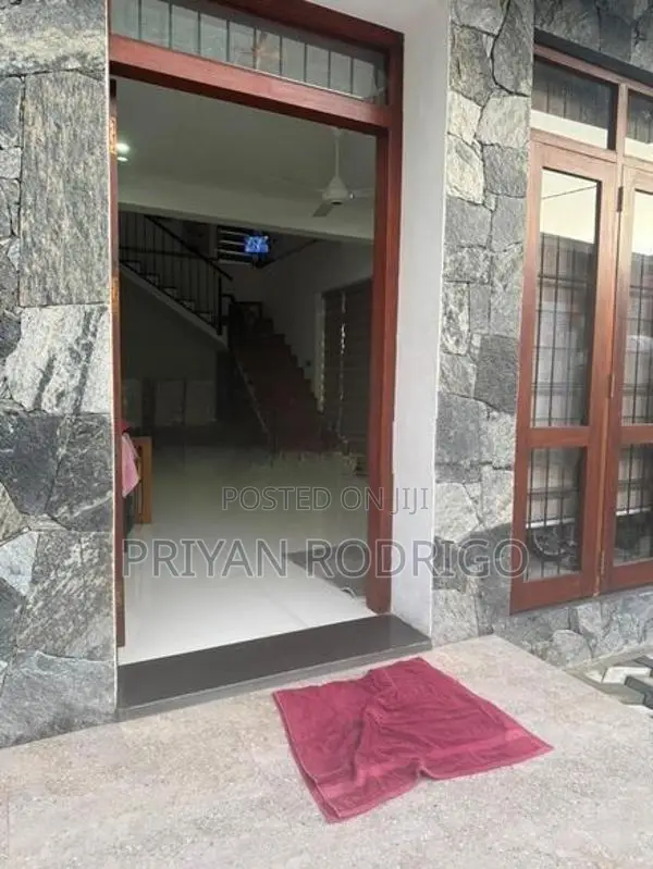 Pitakotte Rajamaha Vihara Rd 04 BR House on 8.9 Perches of Land for Sa