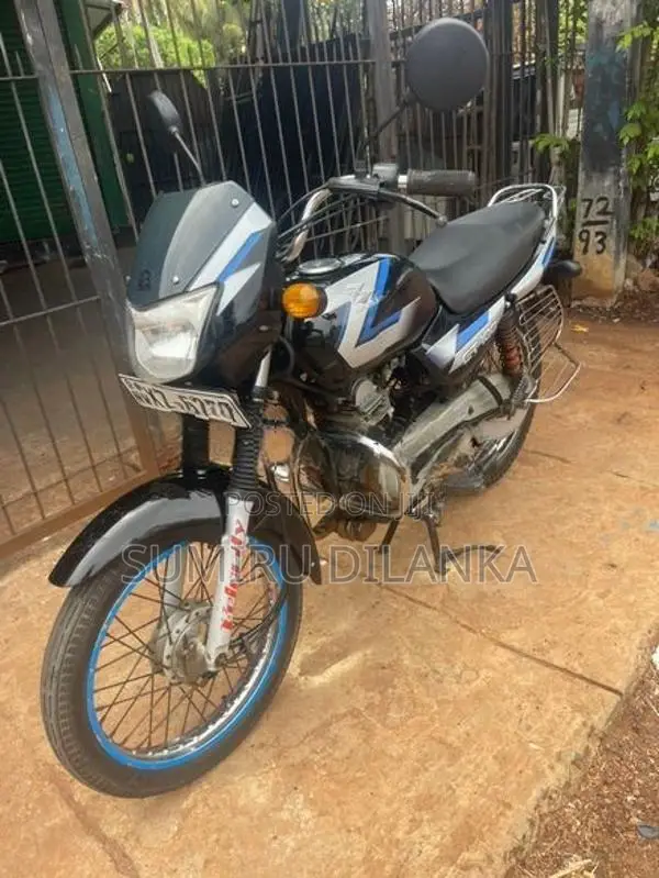 Bajaj CT100 2013