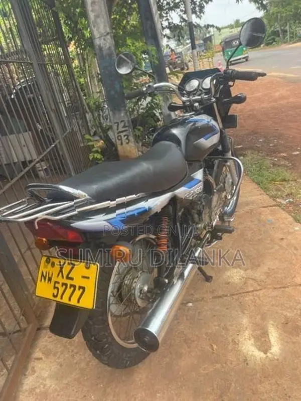 Bajaj CT100 2013