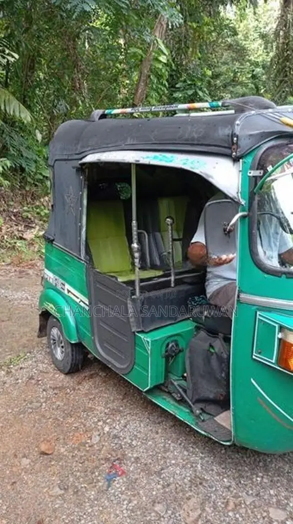 Bajaj RE 2014