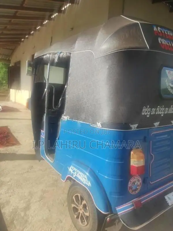 Bajaj RE 2011