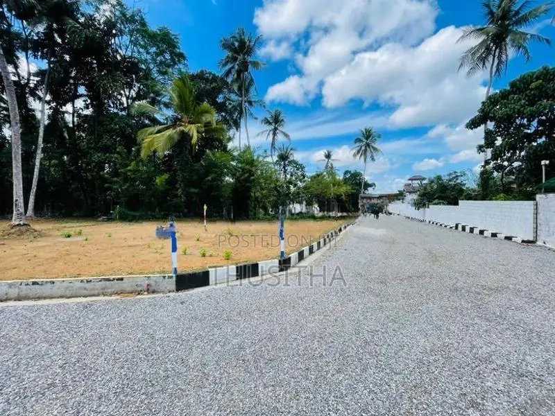 Yakkala Land Plot for Sale Near the Main Kandy Road
