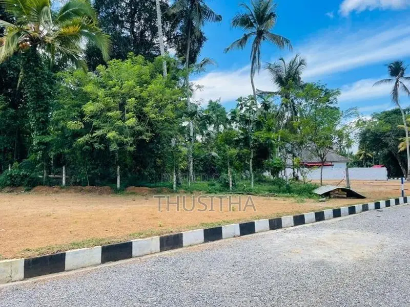 Yakkala Land Plot for Sale Near the Main Kandy Road