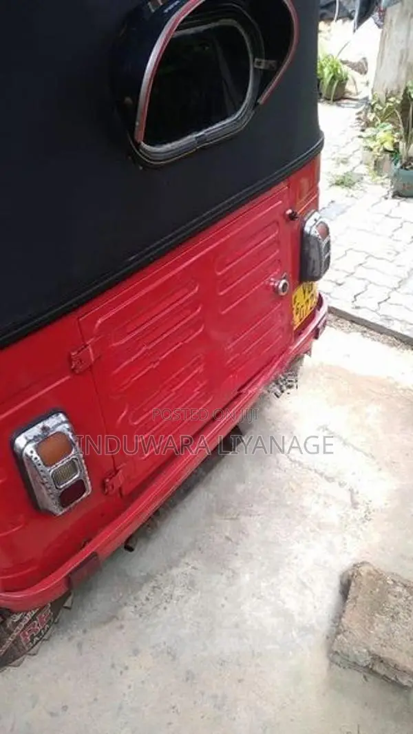 Bajaj RE 2015