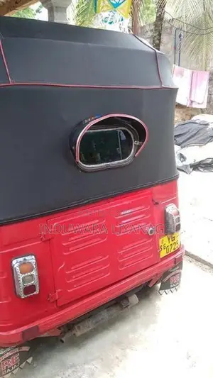Bajaj RE 2015