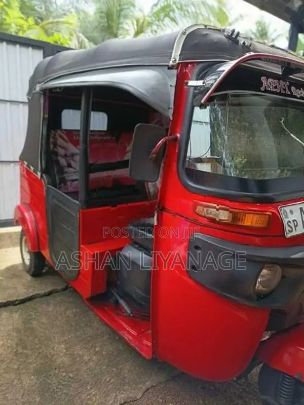 Bajaj RE 2015