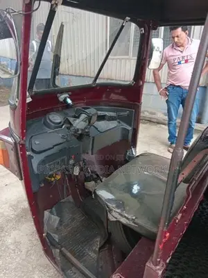 Bajaj RE 2010