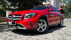 Mercedes Benz GLA 180 2018 Red