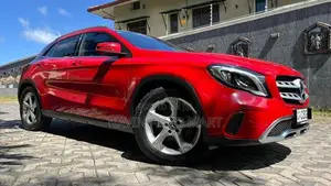 Mercedes Benz GLA 180 2018 Red