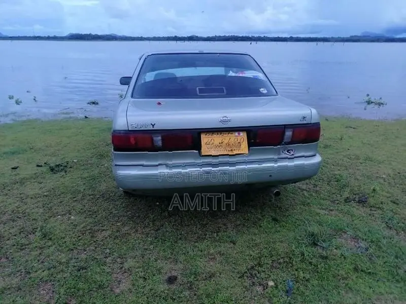 Nissan Sunny 1992