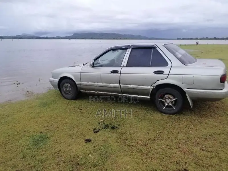Nissan Sunny 1992