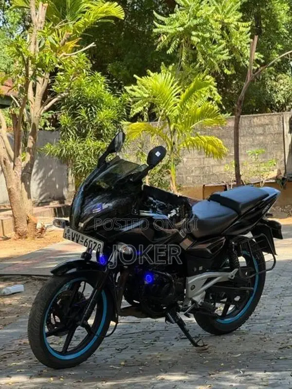 Bajaj Pulsar 220F 2010